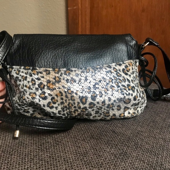 TREND cheetah sequin Juicy Couture crossbody - Picture 8 of 10